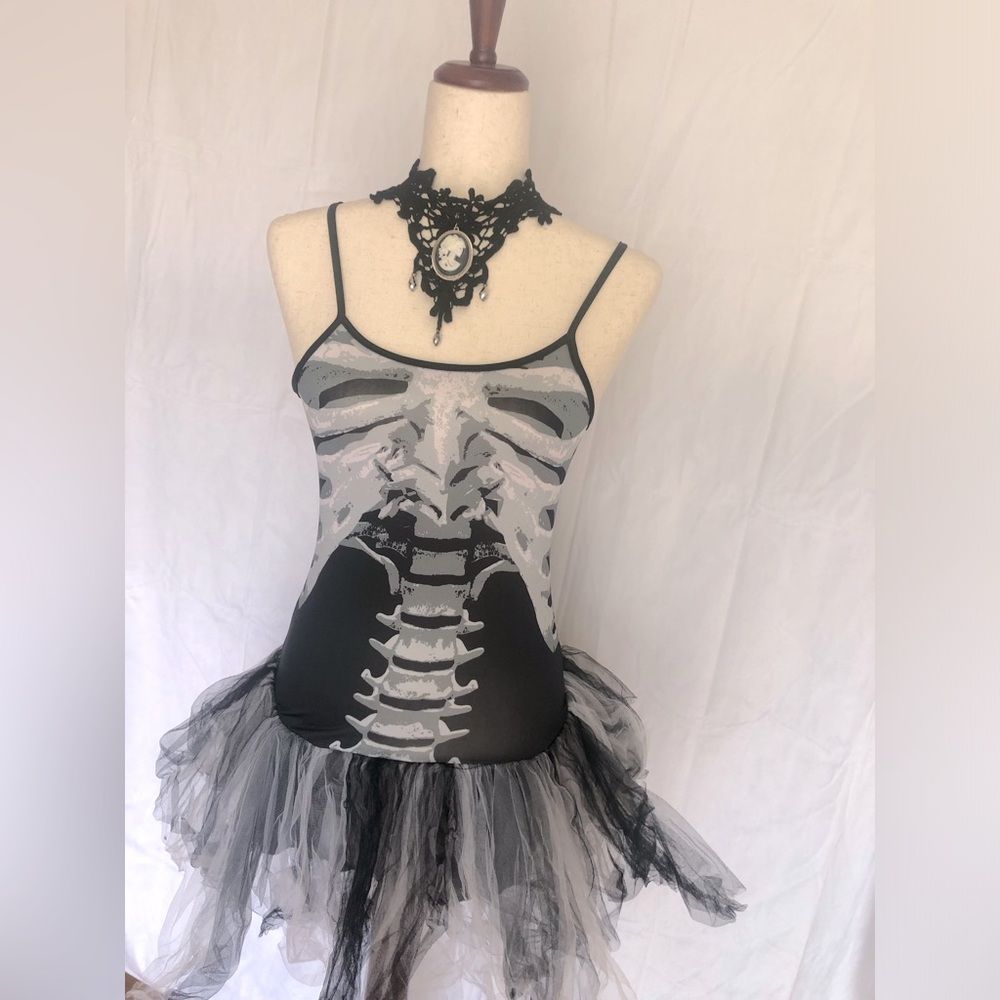 Women’s Skeleton Costume with Accessories